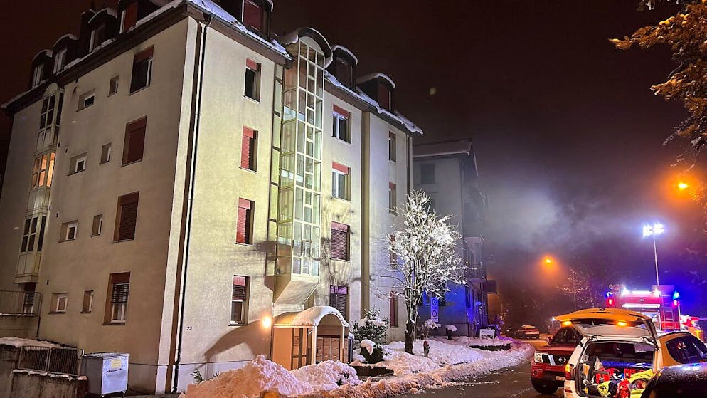 I soccorritori hanno trovato la 61enne che giaceva gravemente ferita nel suo appartamento