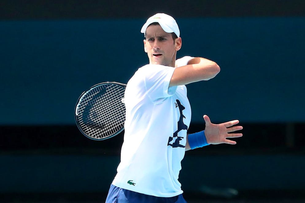 Novak Djokovic durante l'allenamento a Melbourne Park, martedì 11 gennaio.