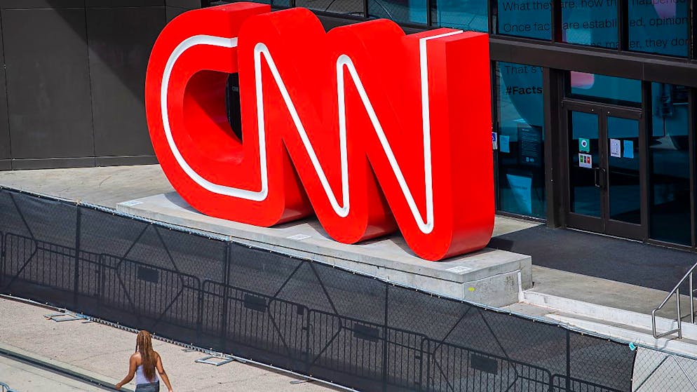 Parmi les accords les plus marquants de l'année figure la fusion entre WarnerMedia, filiale du groupe américain de télécommunication AT&T et propriétaire notamment de CNN, avec Discovery, estimée par Dealogic à 96 milliards de dollars (archives).