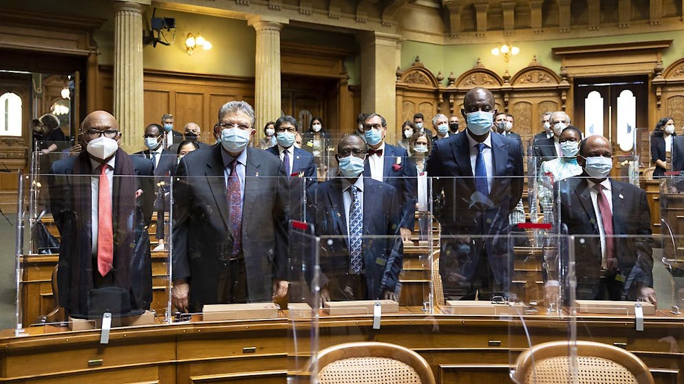 Les ambassadeurs internationaux lors de la réception dans la salle du Conseil national à Berne.