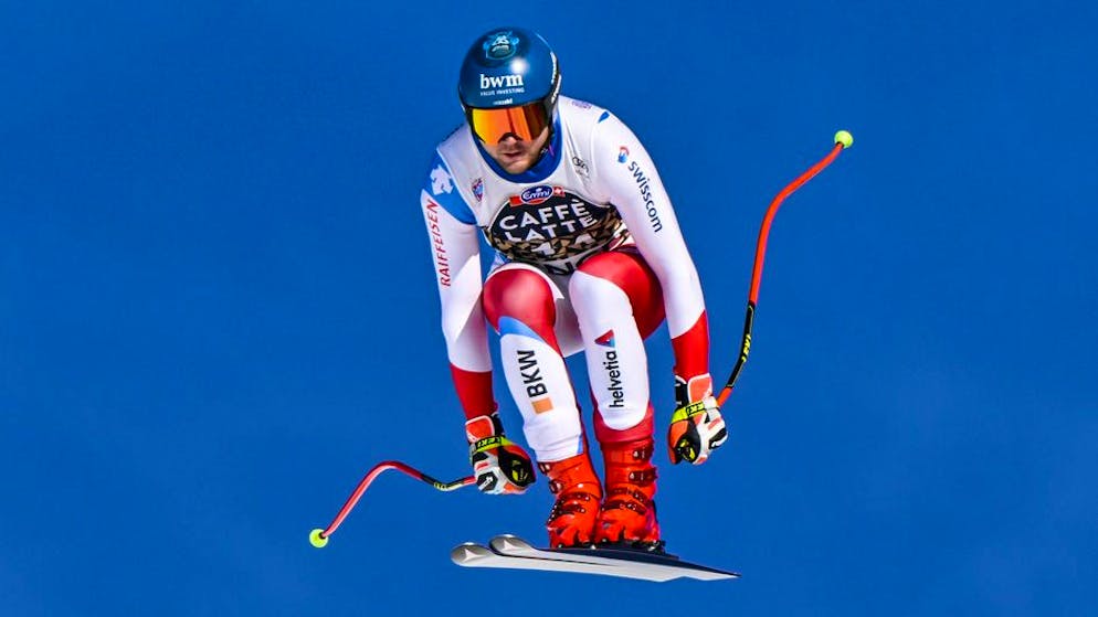 Niels Hintermann dans le ciel bleu de Wengen.