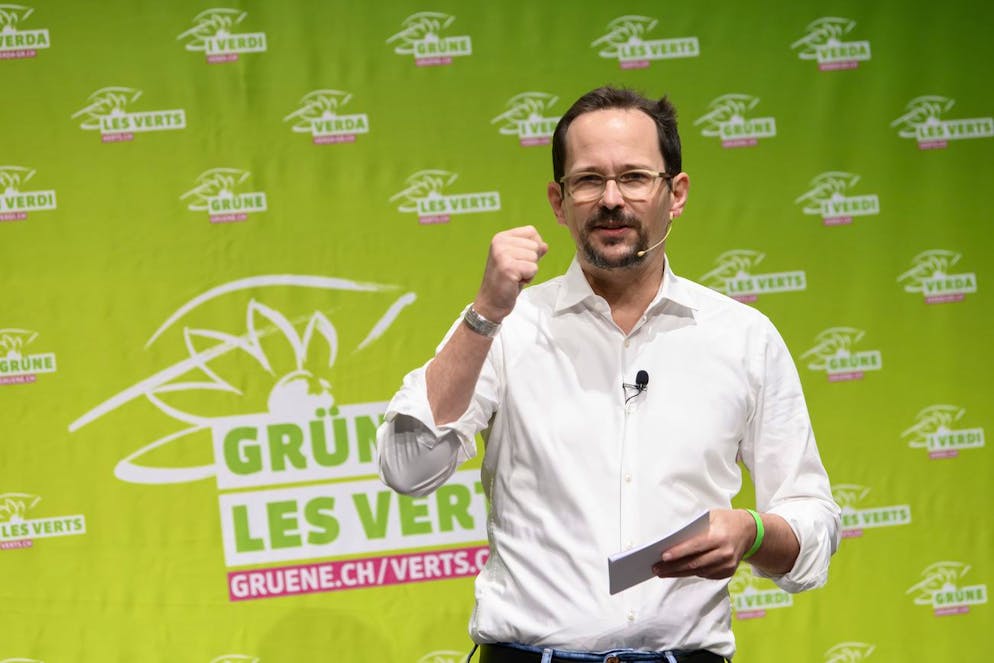 Le président du parti Balthasar Glättli accuse le gouvernement de se résigner à accepter des victimes sur la voie de la phase endémique. (archives)