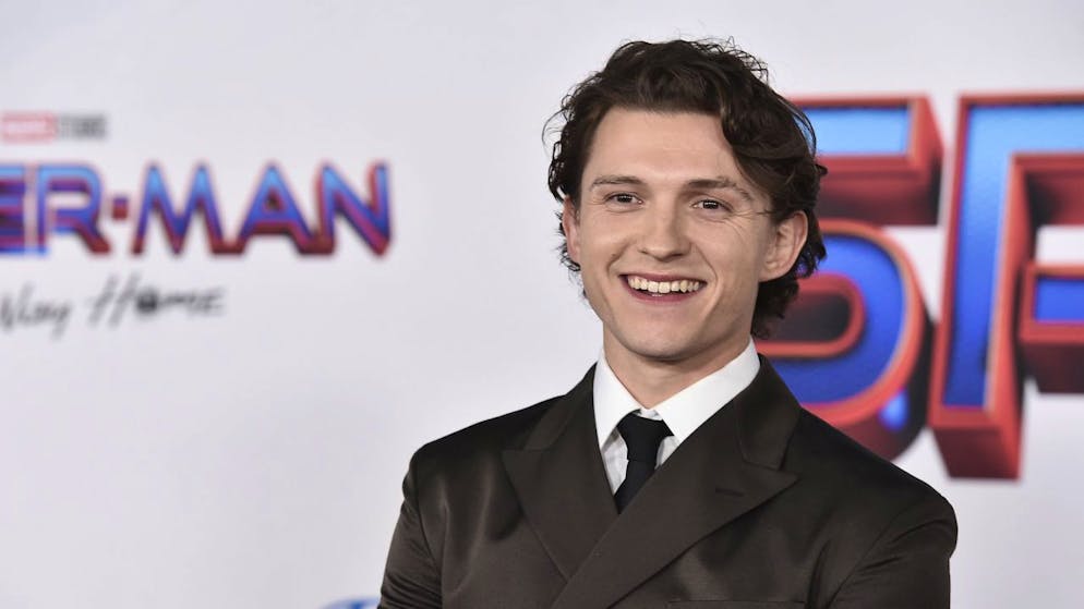 Si fa il nome dell'attore Tom Holland.