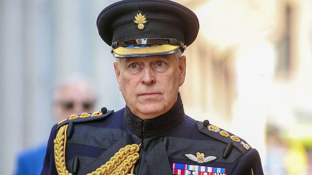 Aller jusqu'au procès, risquer révélations et défaite ou conclure un accord qui sonnerait comme un aveu, pour le prince Andrew, "il n'y a pas de bonne solution", déclare Anna Whitelock, historienne spécialiste de la monarchie à la City University de Londres.