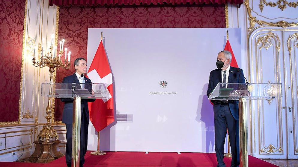Le président de la Confédération Ignazio Cassis a été reçu jeudi à Vienne par son homologue autrichien Alexander Van der Bellen. Non seulement la Suisse a besoin de l'UE, mais l'UE a aussi besoin de la Suisse, a souligné l'Autrichien.
