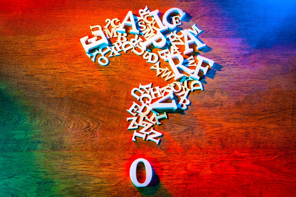 Cannamoms, gender fluid, déconsommation et JOMO font partie des mots que l'on utilisera très certainement en 2022.