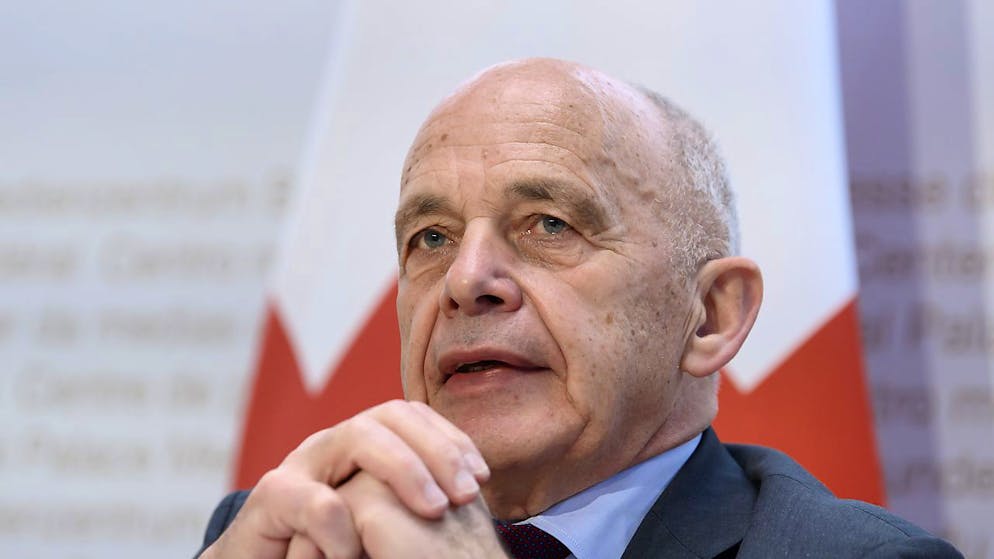 Il ministro delle finanze Ueli Maurer durante l'incontro odierno con i media.
