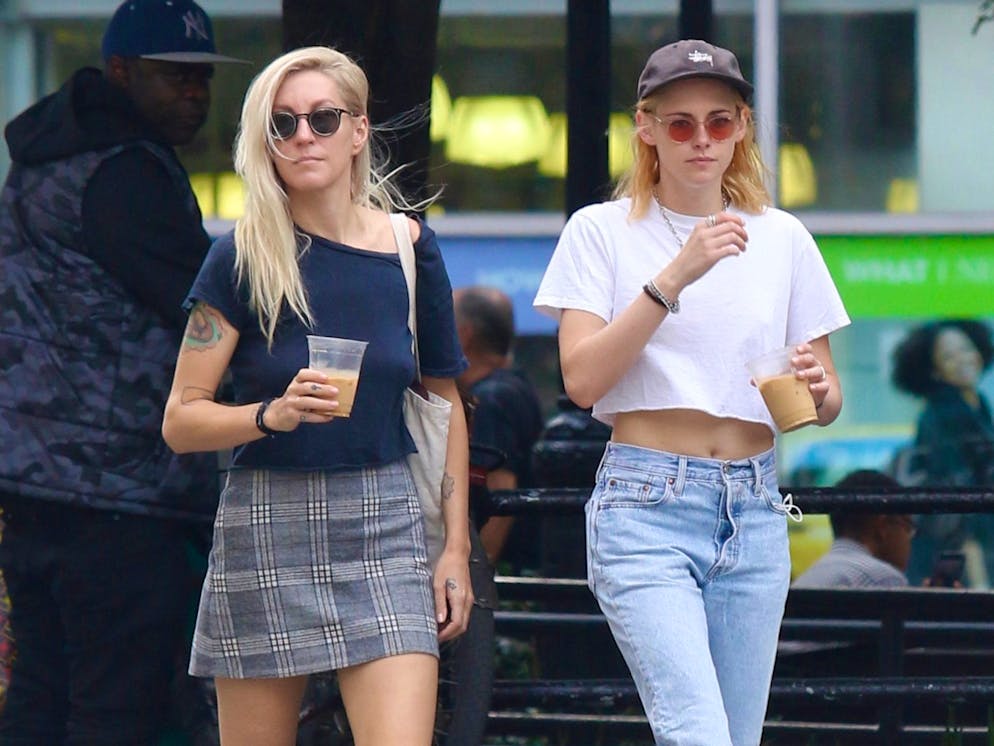 Kristen Stewart in «Spencer». Seit 2019 ist Stewart nun mit der Drehbuchautorin Dylan Meyer zusammen und seit kurzem verlobt.