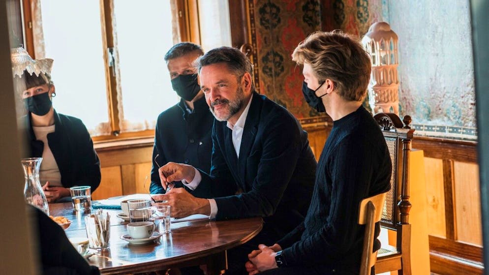 Al centro il direttore della Fondazione Origen Giovanni Netzer, ideatore di numerosi progetti culturali e di sviluppo territoriale nella Val Surses.