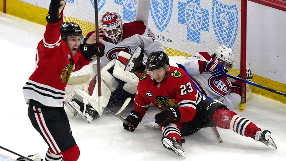 Unübersichtliche Situationen nach dem 3:2 von Philipp Kurashev (Nummer 23 in rot) für Chicago gegen Montreal