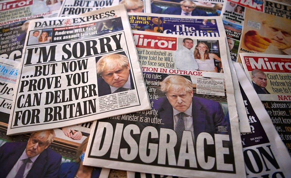 La Une des tabloïds britanniques n'épargne pas le premier ministre Boris Johnson, malgré ses excuses publiques.