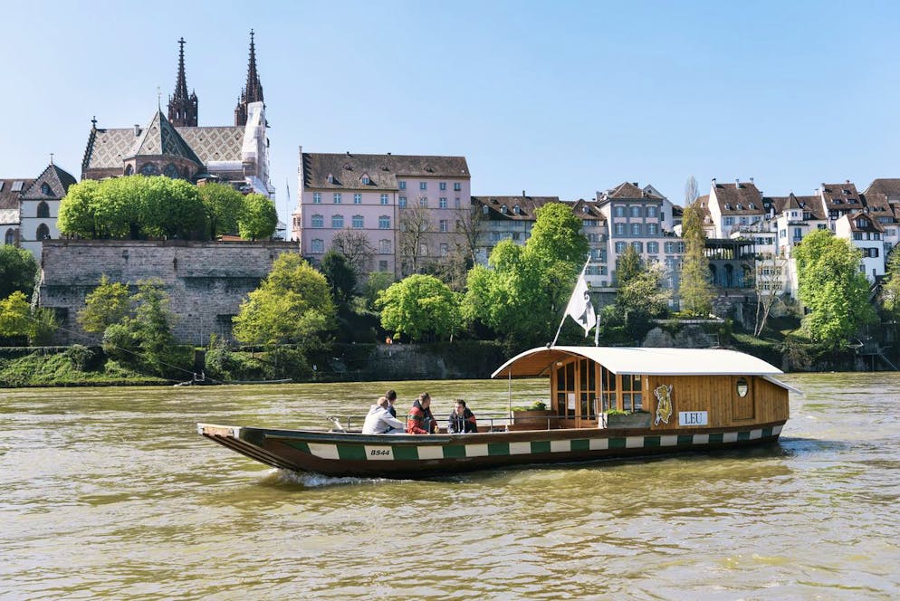 The Basel Minster and a Rhine-ferry on the Rhine River, pictured in Basel, Switzerland, on April 19, 2016. (KEYSTONE/Christian Beutler)