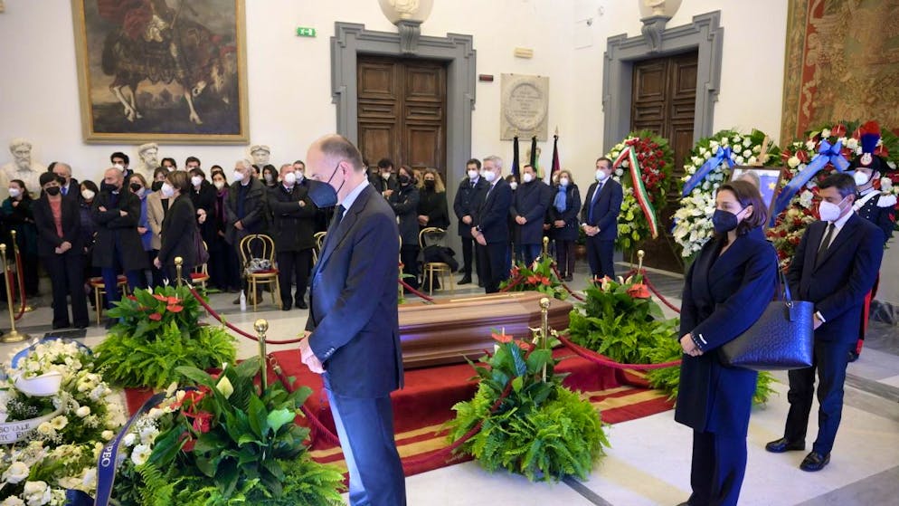 David Sassoli est décédé aux premières heures de mardi dans un hôpital du Nord de l'Italie où il avait été admis le 26 décembre des suites d'une "grave complication due à un dysfonctionnement du système immunitaire".