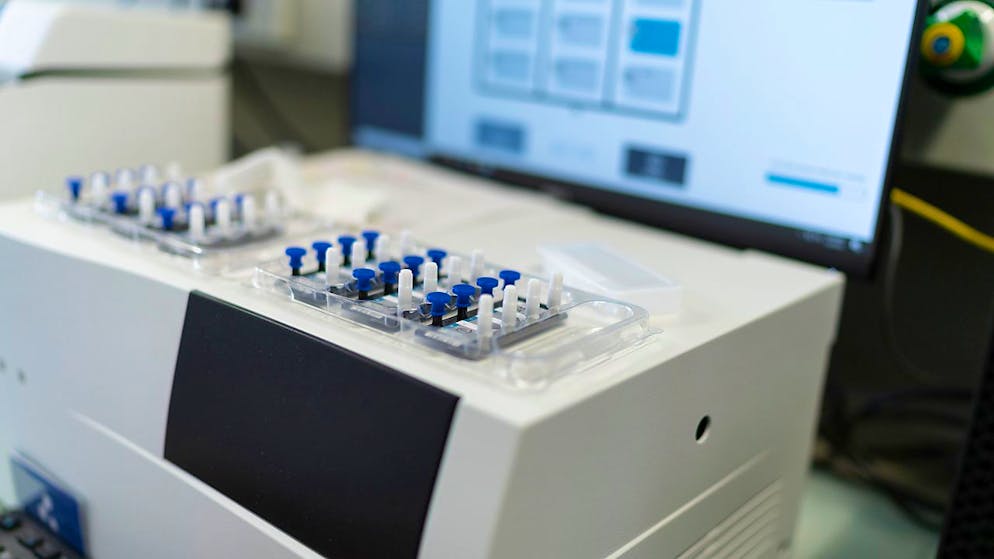 La Suisse compte vendredi 32'150 cas supplémentaires de coronavirus en 24 heures, selon les chiffres de l'OFSP, et 20 décès supplémentaires (photo symbolique).