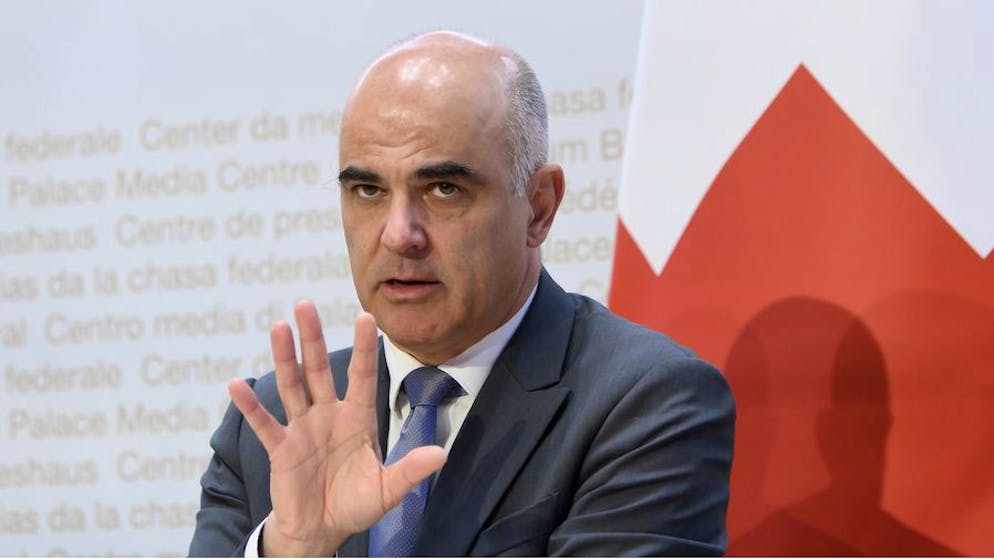 Au vu de la situation, Alain Berset a appelé à réduire les contacts dans les situations à risque, s'isoler en cas de symptômes, éviter les manifestations. (archives)