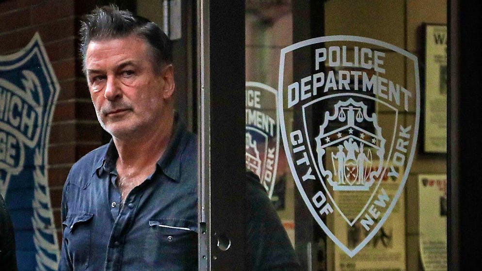 La semaine dernière, Alec Baldwin a assuré coopérer avec la police, qualifiant de "mensonges" les "insinuations", selon lesquelles il n'obéissait pas aux demandes des enquêteurs (archives).