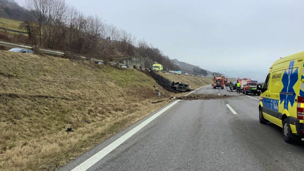 Une femme de 72 ans, domiciliée dans le canton de Neuchâtel, est décédée dans la voiture calcinée.