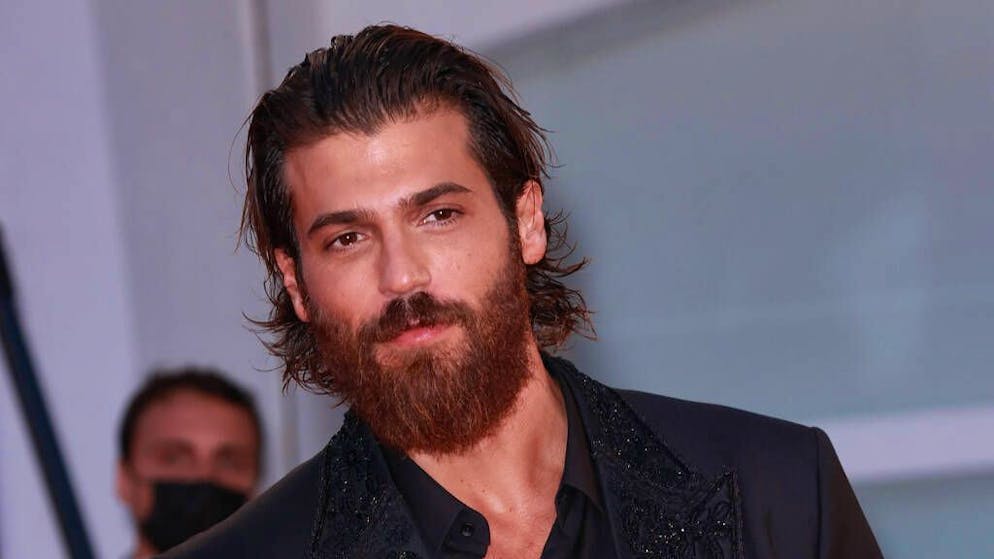 Con Maria De Filippi. Can Yaman sorprende due fan a «C'è Posta per Te»