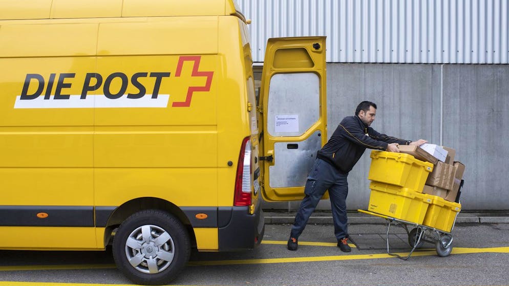 Mitarbeitende bei der Post bekommen ab April höhere Löhne.