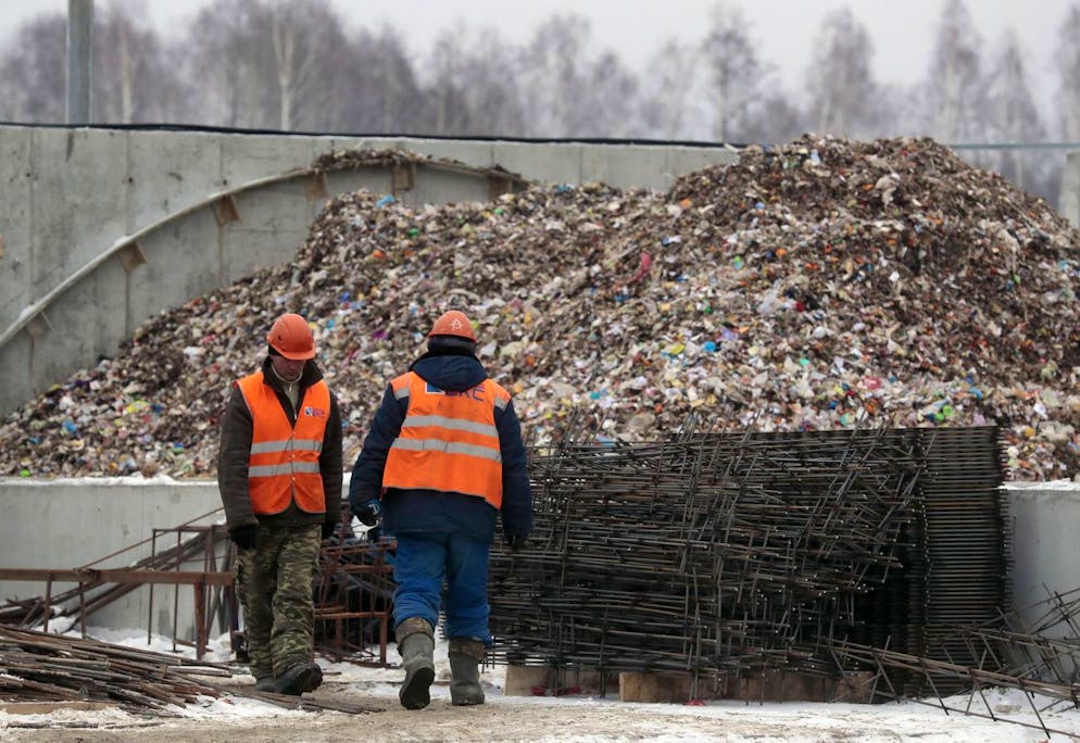 epa07365367 Selected organic waste collected for compost fermentation at a waste treatment complex in the town of Roshal, Moscow region, Russia, 12 February 2019. EcoLine Voskresensk operating company started its work in December 2018 as one of twelve household waste utilization enterprises, constructed by Moscow regional government. Moscow region (without city of Moscow) produces seven million tons of household garbage per year. Traditional way of waste burial causes increasing protests of people and growing ecological problems. Such kind of factories sorting waste return around 10-15 percent of garbage (paper, plastic, glass, metal) for secondary usage after processing. Organic waste after fermentation produces compost. Nevertheless 40 percent of waste must be buried or burnt. One factory can develop 350 thousand tons per year. EPA/SERGEI CHIRIKOV