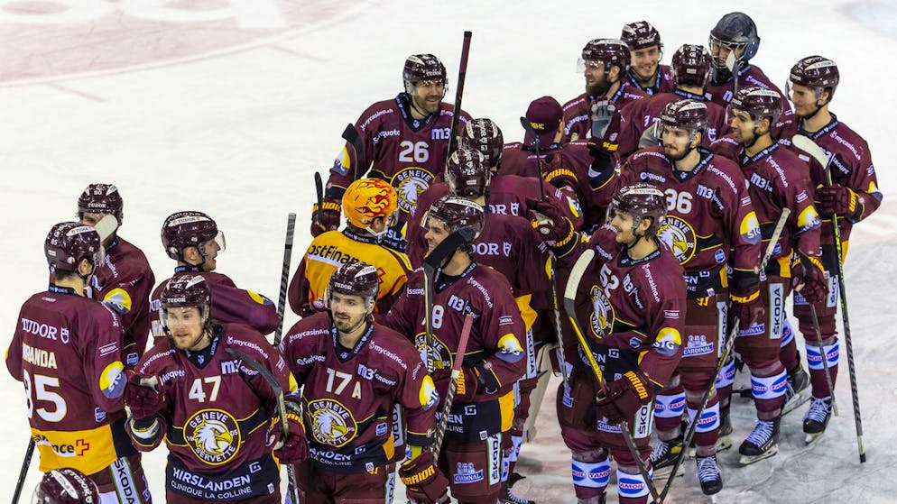 Geneve-Servette's players celebrate after defeating Lausanne team during the overtime at the National League regular season game of the Swiss Championship between Geneve-Servette HC and Lausanne HC, at the ice stadium Les Vernets, in Geneva, Switzerland, Tuesday, January 18, 2022. (KEYSTONE/Salvatore Di Nolfi)