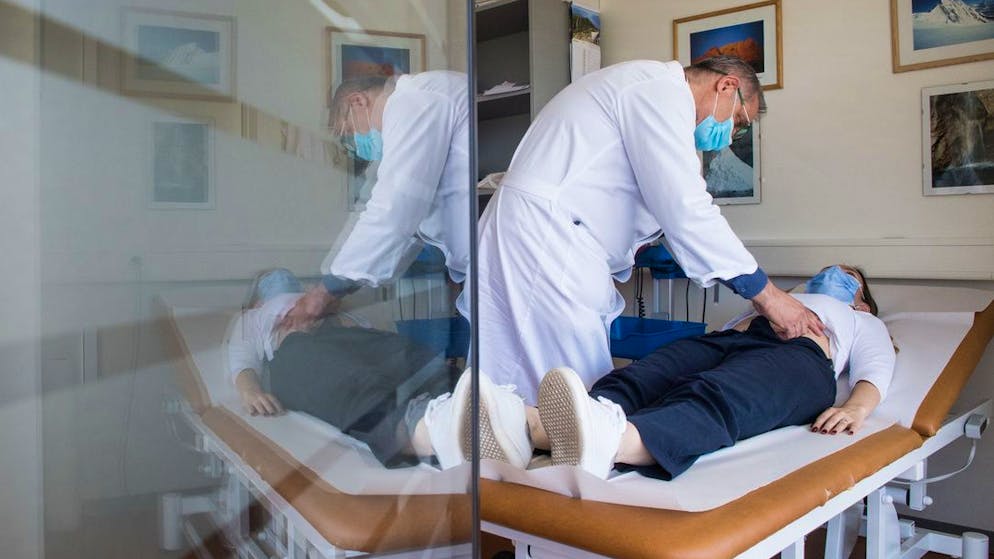 Eine Patientin mit Long-Covid-Symptomen wird in Lugano behandelt.
