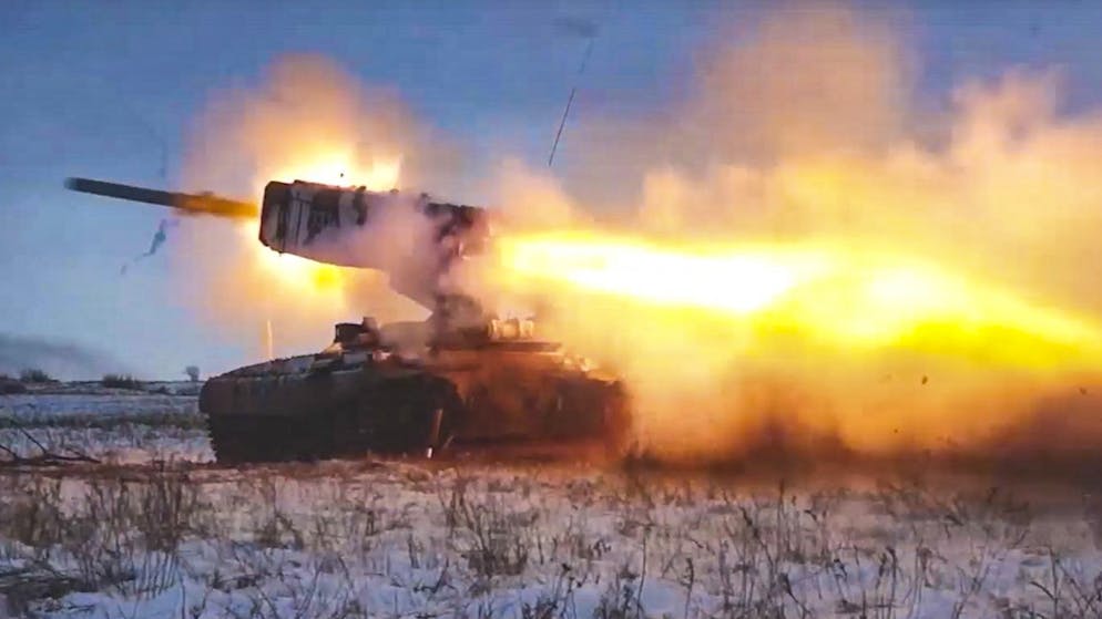 Feuer! Eine TOS-1 am 16. Dezember bei einem Manöver nahe Orenburg.