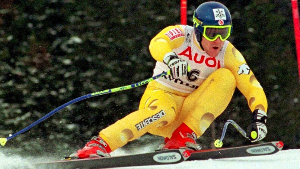 KVIT03 - 19980308 - KVITFJELL, NORWAY : Didier Cuche of Switzerland on his way down to third place in men's World Cup Super-G at Kvitfjell 08 March. EPA PHOTO ===========NORWAY OUT===========