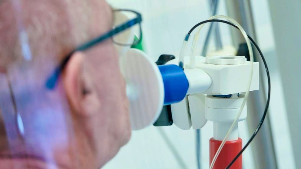 Dopo l'infezione da Covid, alcuni pazienti lamentano mancanza di respiro, esaurimento e mal di testa. Finora, tuttavia, non ci sono quasi risultati affidabili su Long Covid.