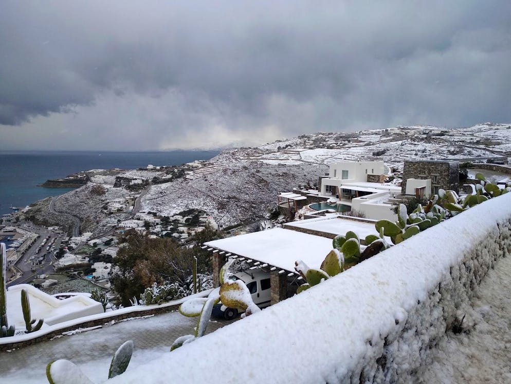 epa09703986 View of a snowy village on Mykonos Island, Cyclades, Greece, 23 January 2022. Frozen temperatures, stormy winds and heavy snowfall have been recorded in Greece since 22 January, as a result of a wave of bad weather named 'Elpis' by the national meteorological service EMY. A second, more severe system will follow on 24 and 25 January, as the phenomena will be made more intense by strong winds of up to 8-9 Beaufort in the Aegean and eastern Greece. EPA/KOSTAS KTISTAKIS