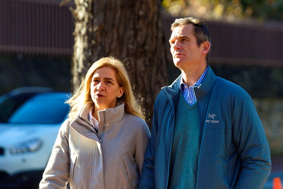 epa09706261 (FILE) - Infanta Cristina of Spain (L), sister of the Spanish king, and her husband, Inaki Urdangarin, go for a walk in Vitoria, northern Spain, 25 December 2019 (reissued 24 January 2022). The couple announced on 24 January 2022 that they split up several days after a Spanish magazine published pictures of Urdangarin walking hand in hand with another woman on a beach. EPA/David Aguilar