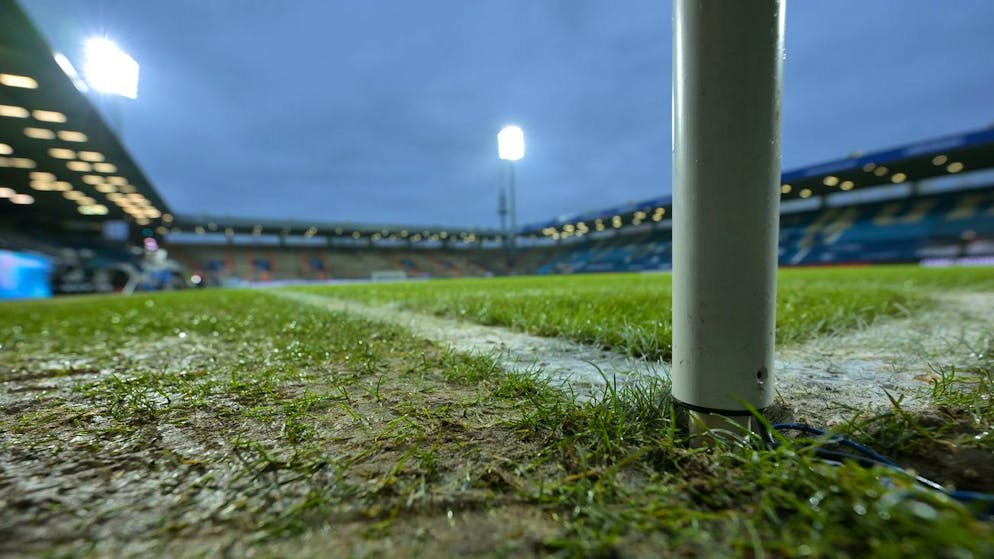 22.01.2022, Nordrhein-Westfalen, Bochum: Fußball: 1. Bundesliga, VfL Bochum - 1. FC Köln, 20. Spieltag, Vonovia Ruhrstadion: Blick in das Spielfeld im Stadion. Foto: David Inderlied/dpa - WICHTIGER HINWEIS: Gemäß den Vorgaben der DFL Deutsche Fußball Liga bzw. des DFB Deutscher Fußball-Bund ist es untersagt, in dem Stadion und/oder vom Spiel angefertigte Fotoaufnahmen in Form von Sequenzbildern und/oder videoähnlichen Fotostrecken zu verwerten bzw. verwerten zu lassen. +++ dpa-Bildfunk +++ (KEYSTONE/DPA/David Inderlied)
