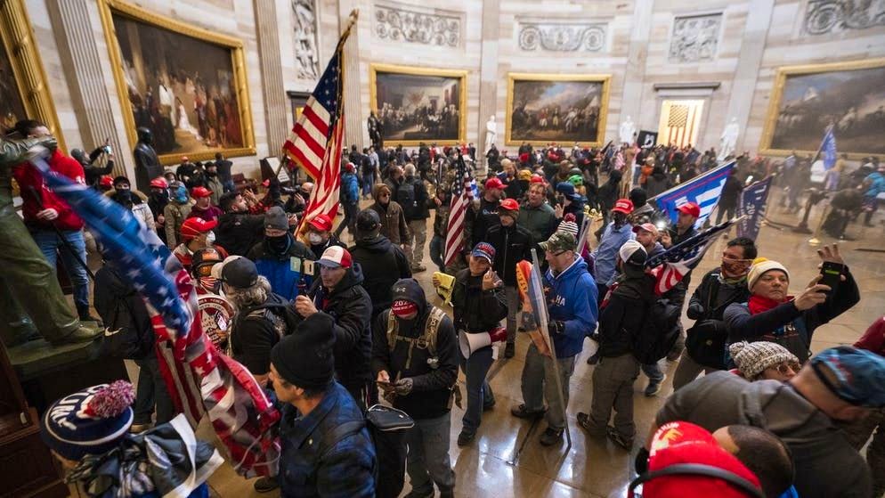 L'assalto al Campidoglio degli Stati Uniti il 6 gennaio 2021: «Una parte della popolazione crede che l'America sia un paese bianco, cristiano e di loro proprietà, e queste persone sono pronte a mantenere la loro supremazia con la forza».