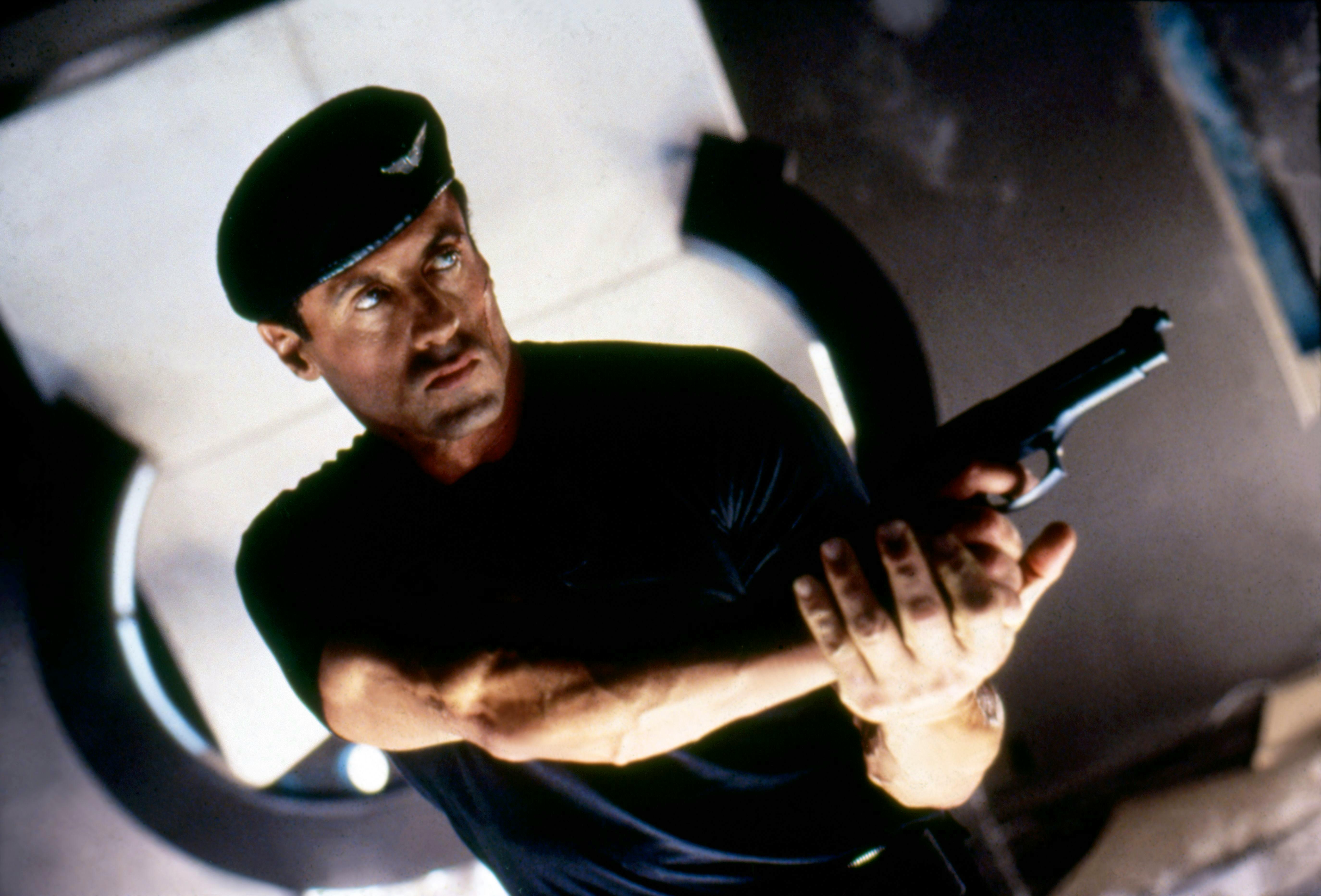 Natürlich bekommt John Spartan im Verlauf des Films doch noch eine Wumme in die Finger.