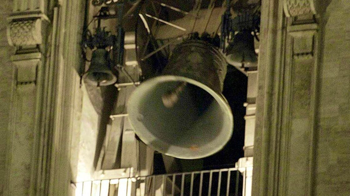 Suona il campanello il prete italiano che ha abusato della tossina Suona il campanello il prete italiano che ha abusato della tossina