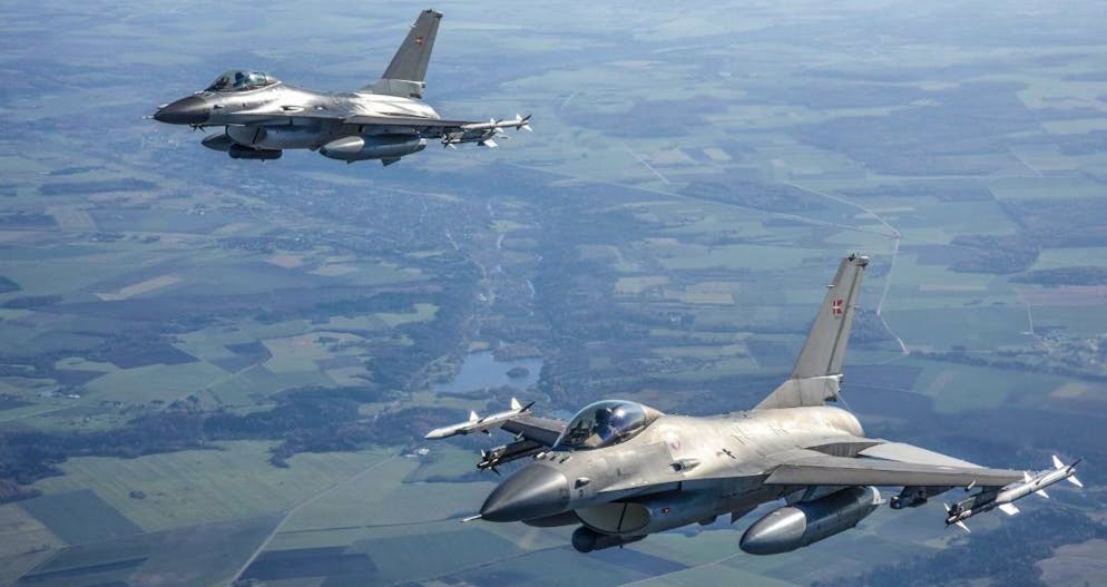 Dänische F-16-Kampfjets werden auf dem Flugplatz Siauliai in Litauen stationiert.