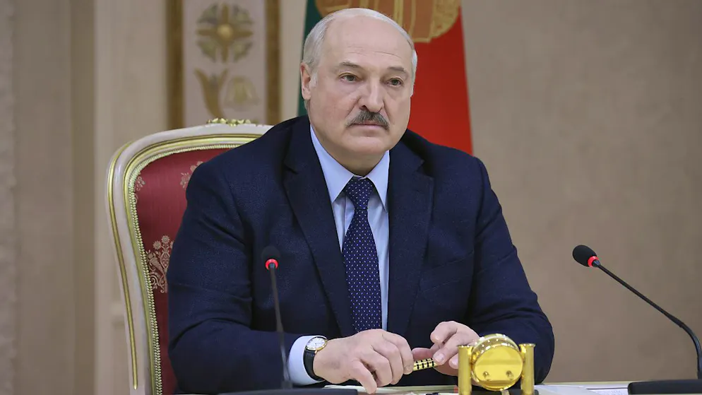 Depuis 2020, Alexandre Loukachenko s'est rapproché de Vladimir Poutine --qu'il a qualifié dimanche de «grand frère»--, jusqu'à mettre à disposition son territoire pour envahir l'Ukraine en 2022 (archives).