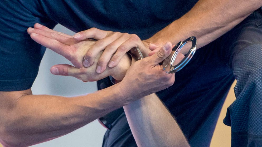 Un 50enne arrestato a Rappreswil-Jona (SZ): avrebbe accollato un 27enne per un parcheggio. (immagine simbolica)