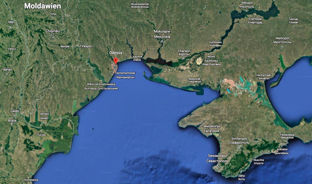 Odessa (rot markiert) dürfte sich in einem Krieg von einer Zangenbewegung eingekreist sehen, die von der Krim und von einer amphibischen Landung im Westen der Stadt kommen könnte.
