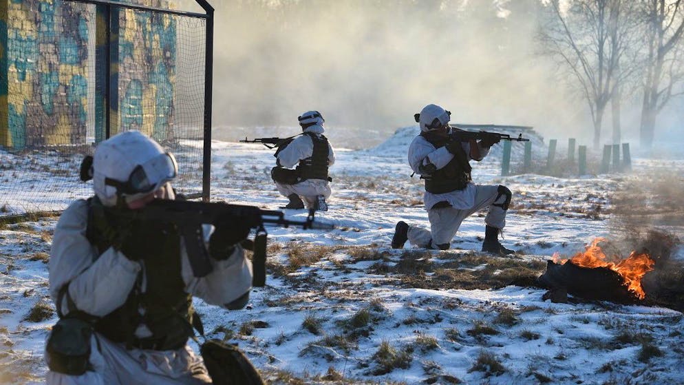 Nur mit Nachschub effektiv: Russische Einheiten am 26. Januar bei Moskau im Training.