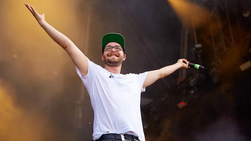 POTSDAM, GERMANY - JULY 04:  Mark Forster performs at Stadtwerke-Fest on July 4, 2015 in Potsdam, Germany.  (Photo by Sebastian Reuter/Redferns via Getty Images)