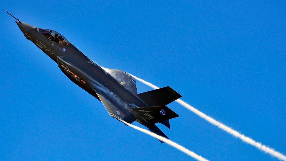 epa03039113 A handout photo taken on 23 April 2009 and released by the US Air Force shows a F-35 Lightning II fighter jet flying over Eglin Air Force Base, in Florida, USA. On 20 December 2011, the Japanese government decided to choose the F-35 stealth jet as the next-generation fighter for its Air Self-Defense Force. EPA/US AIR FORCE/HANDOUT HANDOUT EDITORIAL USE ONLY