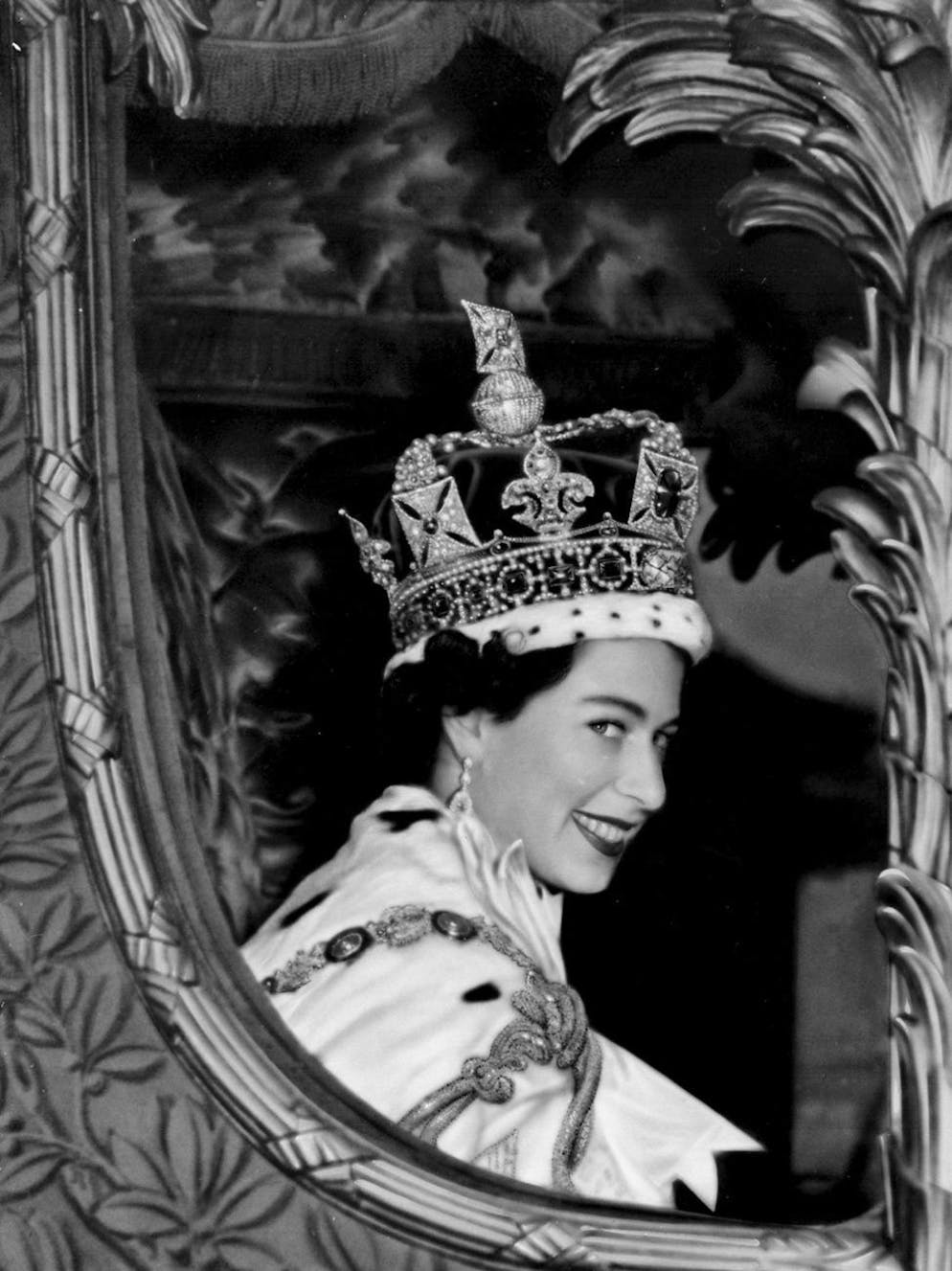 Queen Elizabeth II coronation on June 2, 1953. The Queen Elizabeth II gives a wide smile for the crowds as she leaves Westminster Abbey in London after her coronation. (KEYSTONE/EPA/PAl/Str) === ===