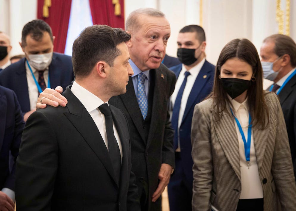 Der türkische Präsident Recep Tayyip Erdogan (M.) bei seinem Besuch beim ukrainischen Präsidenten Woldomir Selenski in Kiew.