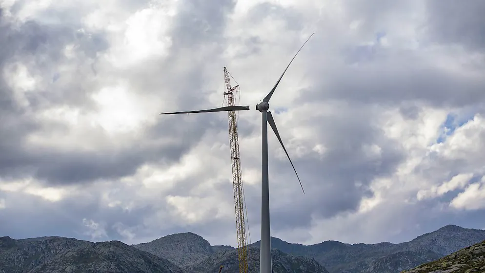 Costruire pale eoliche in Svizzera è come erigere dighe idroelettriche nel Sahara, argomenta l'esperto. Nella foto: lavori dell'Azienda Elettrica Ticinese sul San Gottardo.