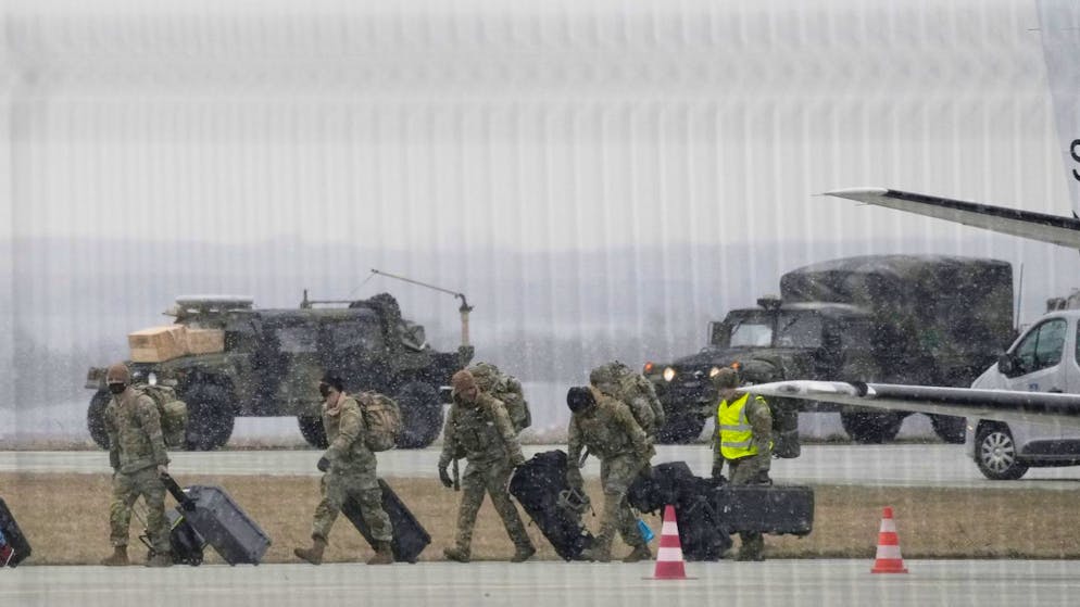 Im Rahmen der angekündigten Verstärkung der US-Truppen in Europa sind am Sonntag  weitere amerikanische Soldaten in Polen gelandet.
