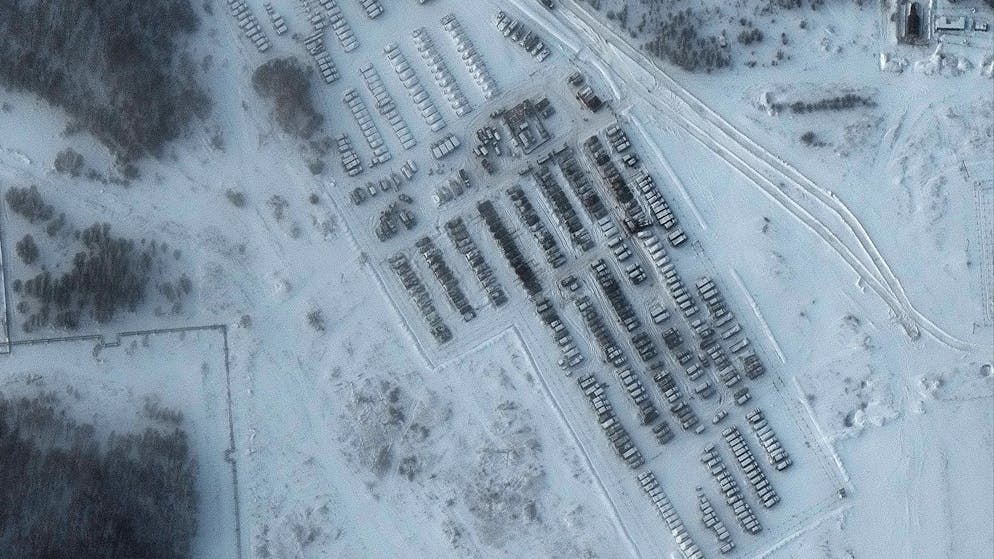 Ein Maxar-Satellitenbild von Jelnja vom 19. Januar: Das Gros der Fahrzeuge ist angeblich weg.