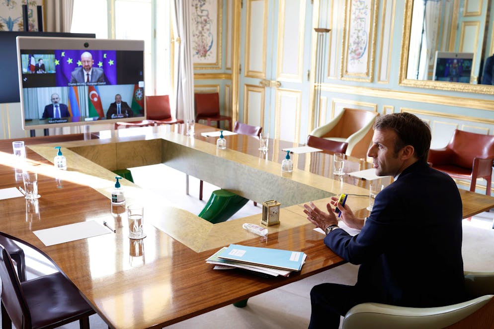 Umtriebig: Emmanuel Macron hält am 4. Februar eine Videokonferenz mit dem armenischen Premier Ikol Pachinian, Aserbaidschans Präsident Ilham Aliev und Charles Michel, Präsident des Europarats, ab.