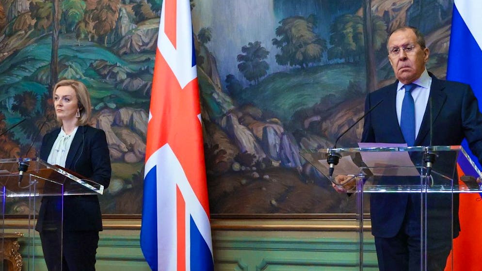 Wenig diplomatisch ging es beim Besuch der britischen Delegation in Moskau auf der folgenden Pressekonferenz zu. 