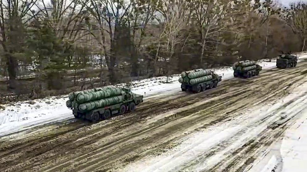 Russische Luftabwehrsysteme vom Typ S-400 am 10. Februar 2022 in der Region Brest in Belarus.